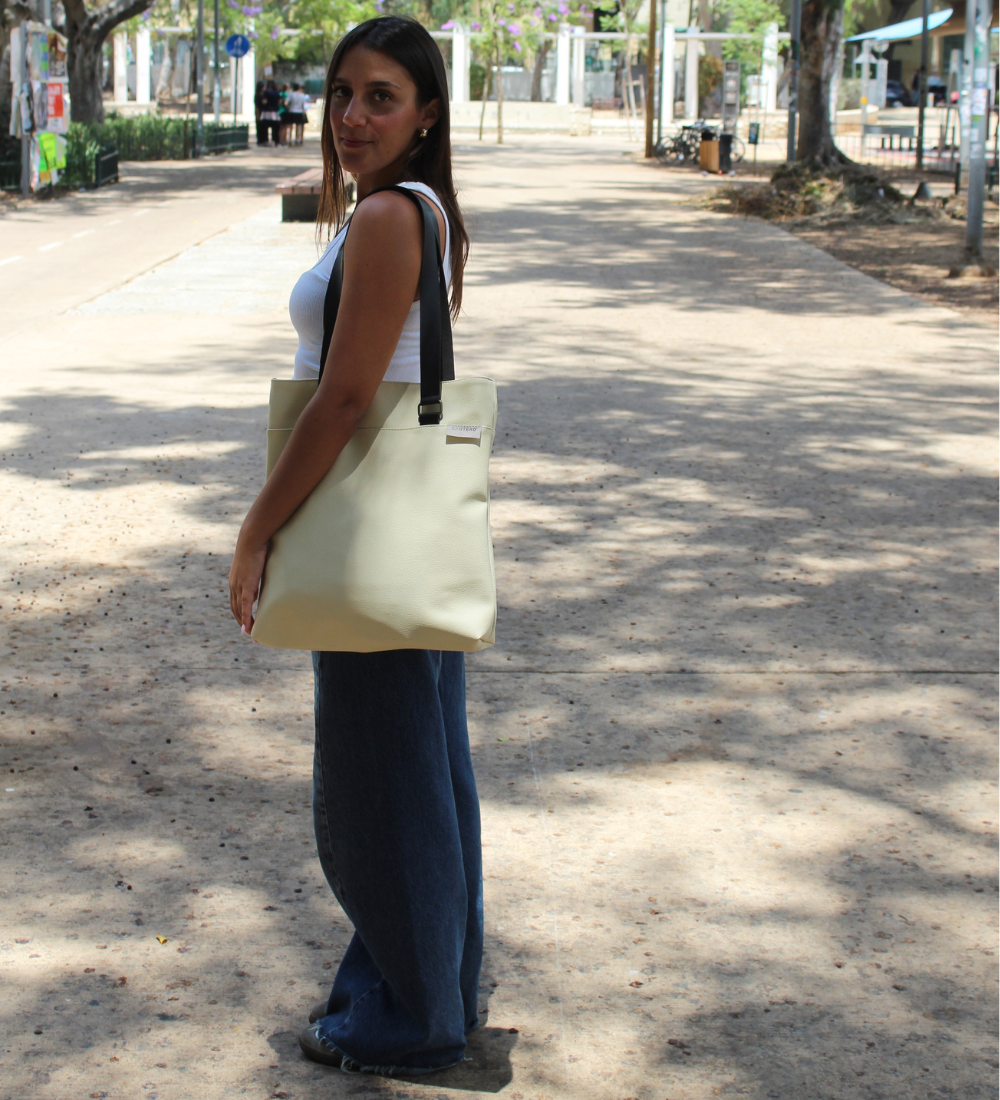 תיק כתף קרם