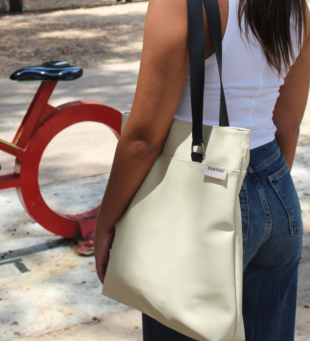 תיק כתף קרם