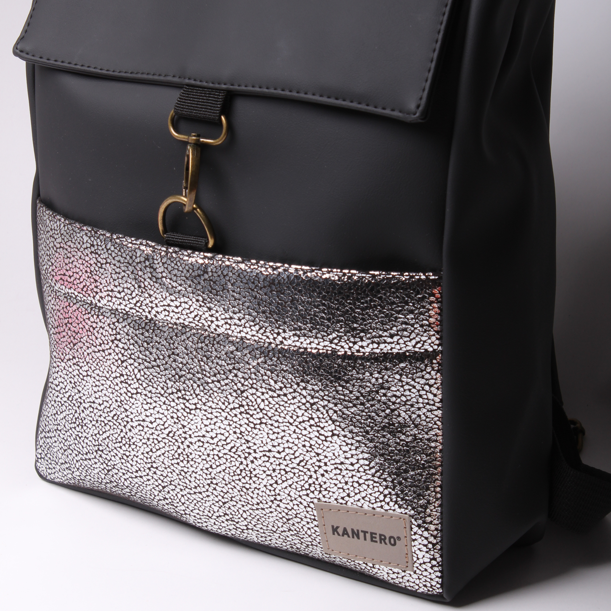 תיק גב אקספרט- נצנצים כסוף כהה ושחור