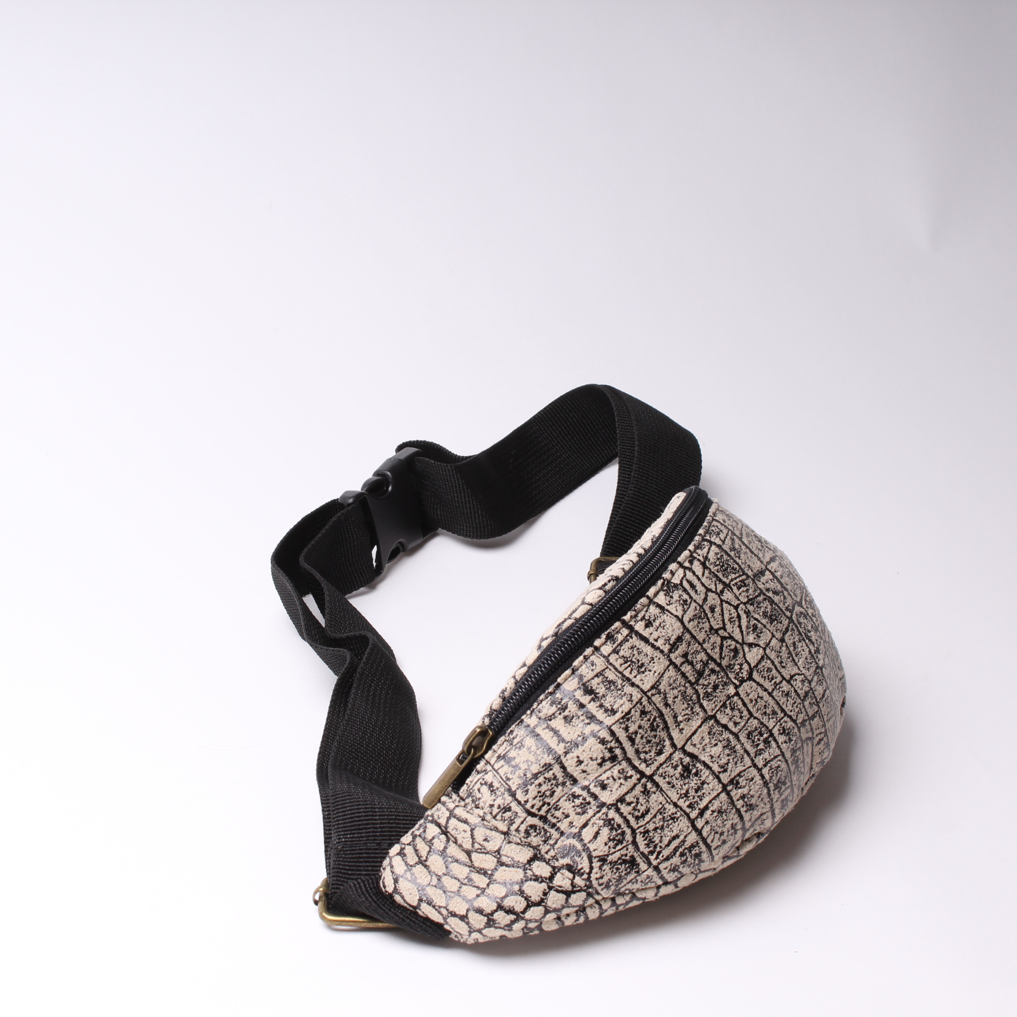 פאוץ׳ קלאסי תנין