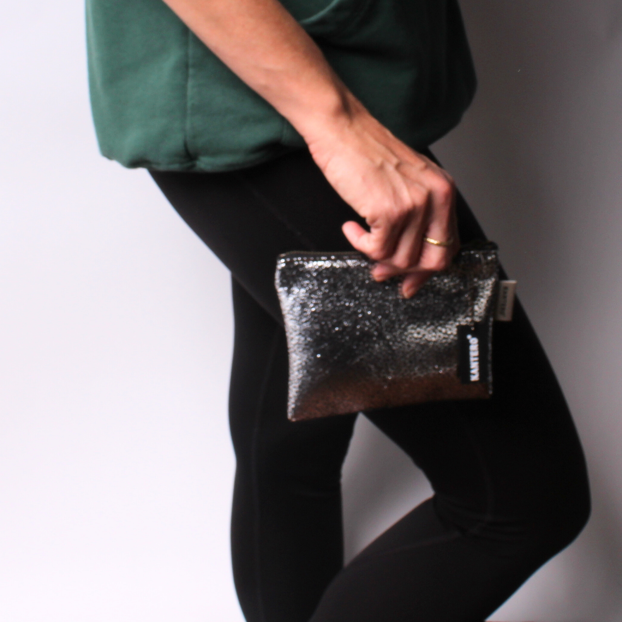 קלאץ קטן נצנצים כסוף כהה