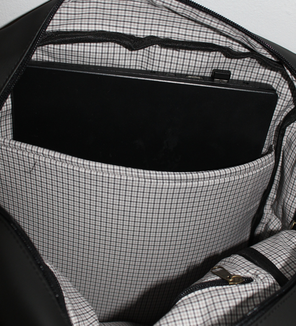 תיק גב וייז כסוף משופשף ושחור