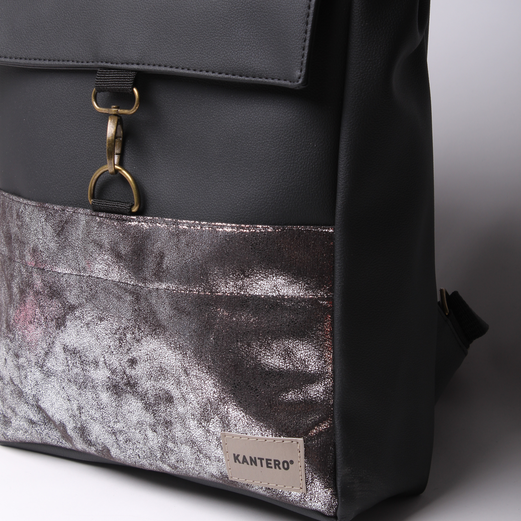 תיק גב אקספרט- כסוף משופשף ושחור