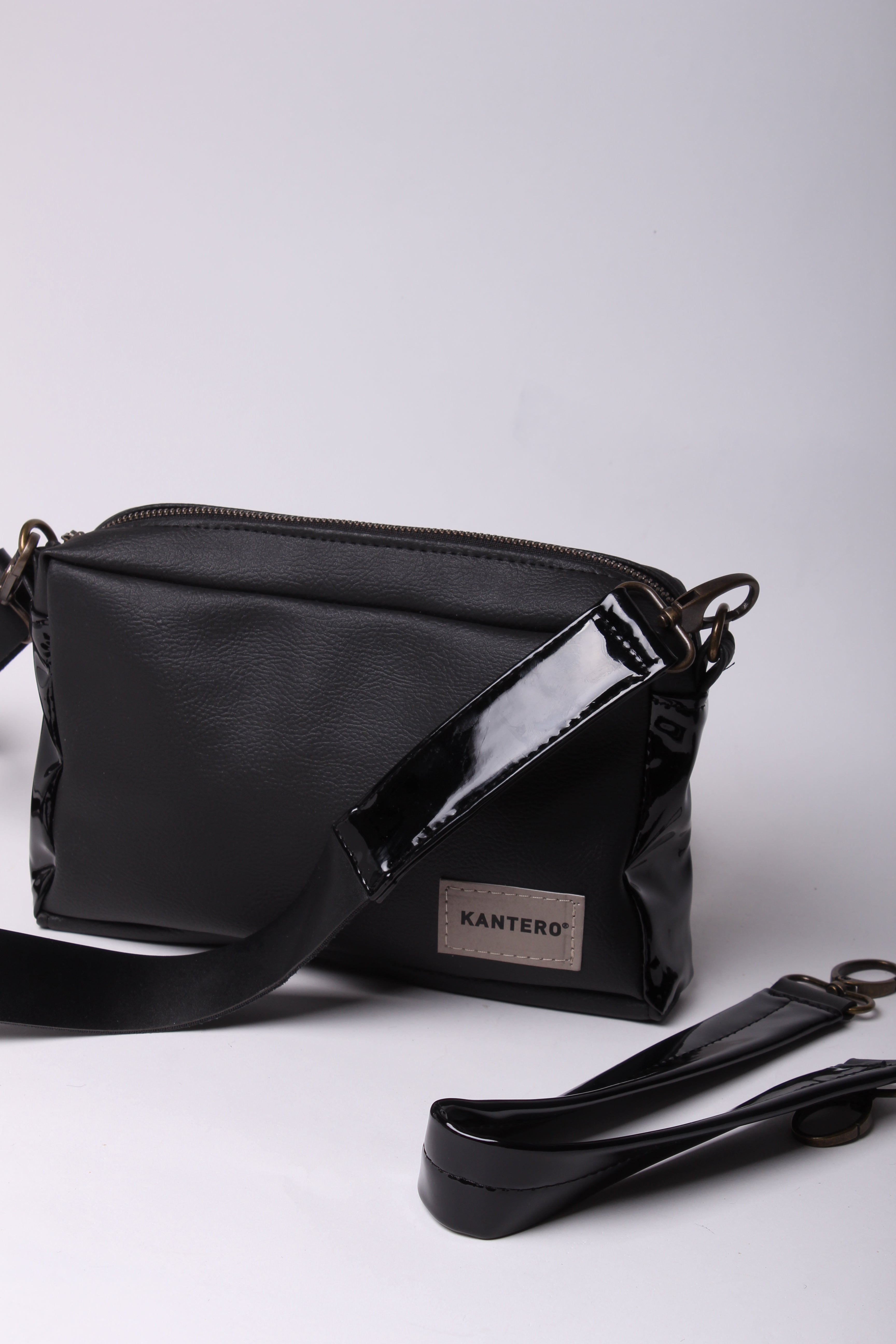 תיק צד קטן EDIT-שחור לקה ושחור