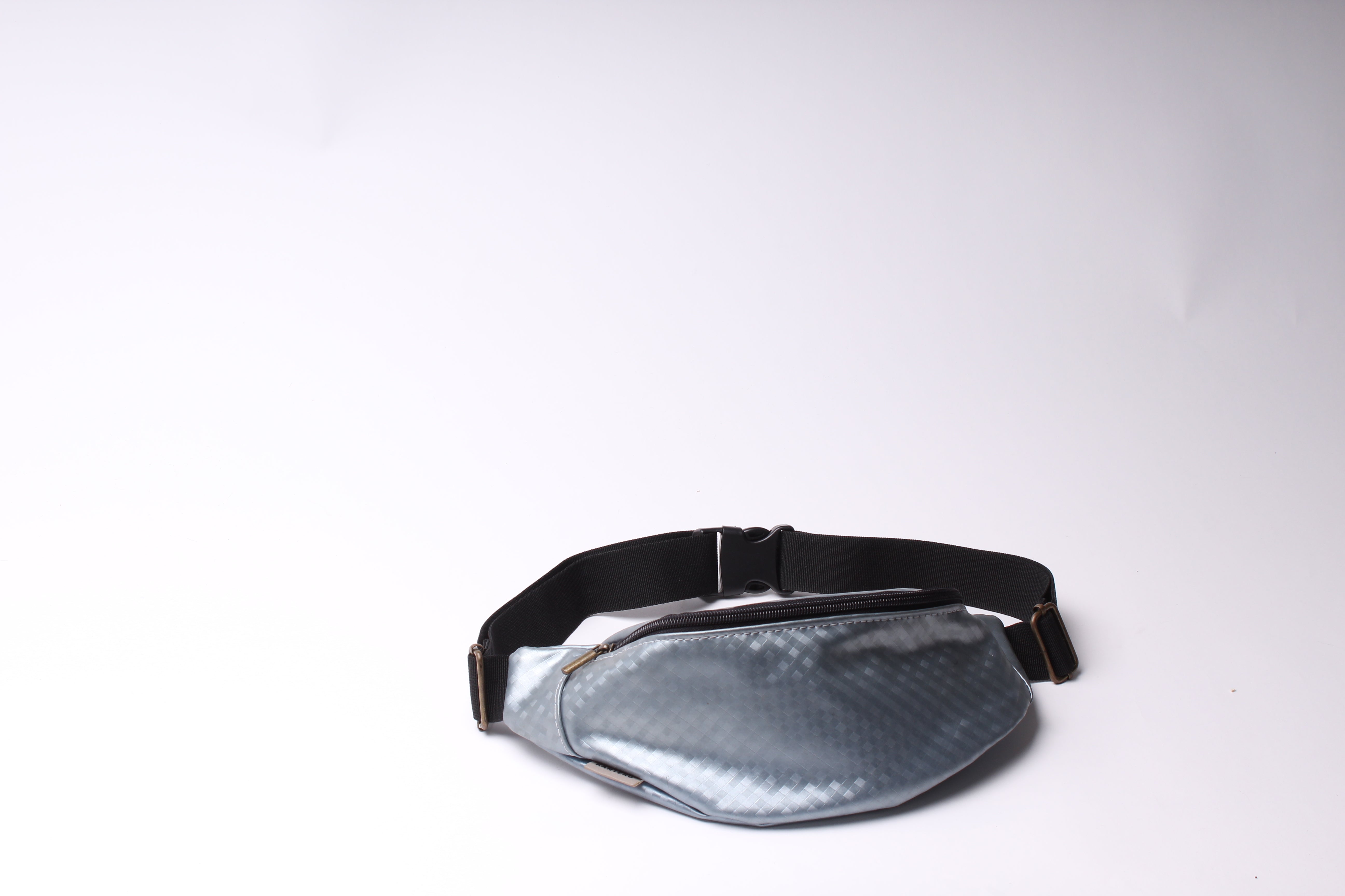 פאוץ' קלאסי כסוף תכלת נירוסטה