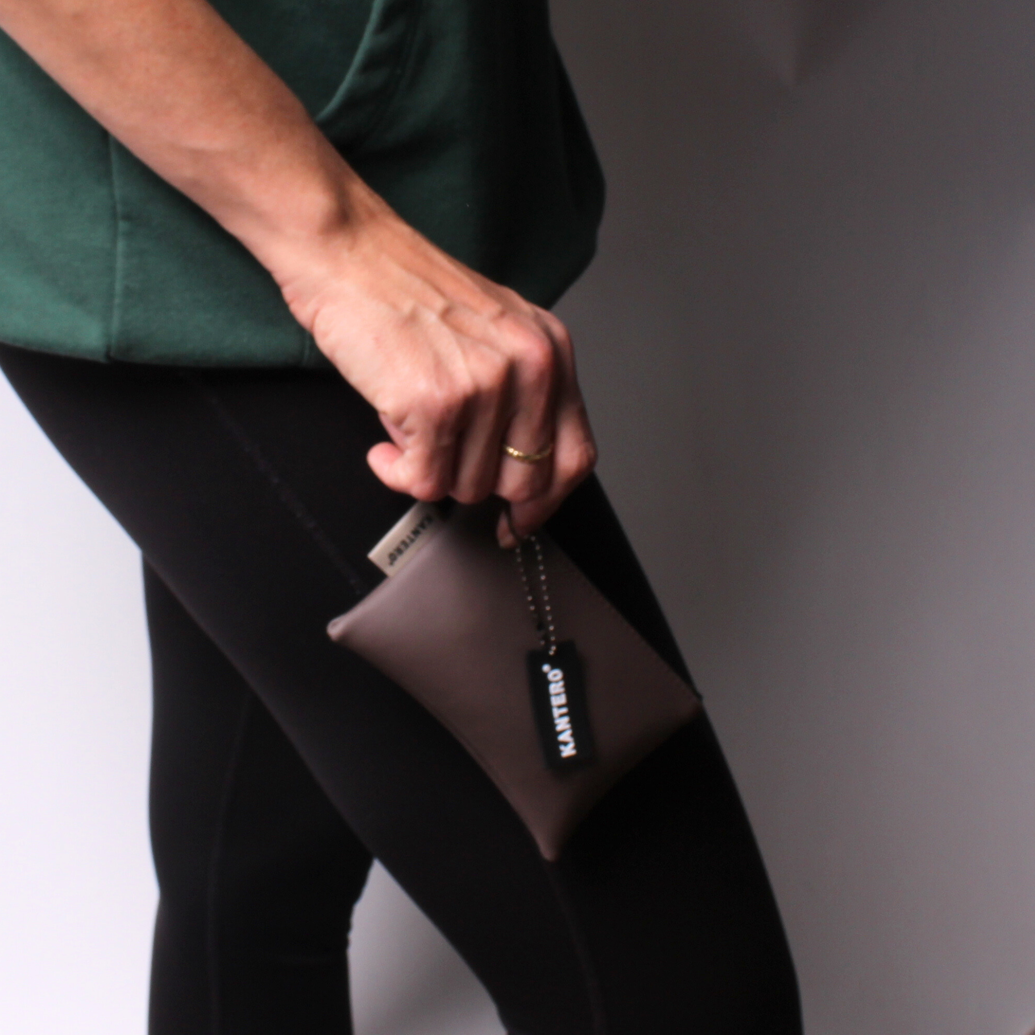 קלאץ' סופר קטן חום בהיר