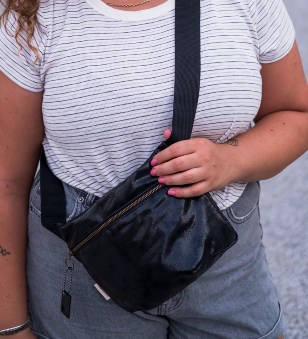 פאוץ' מרובע שחור נצנצים