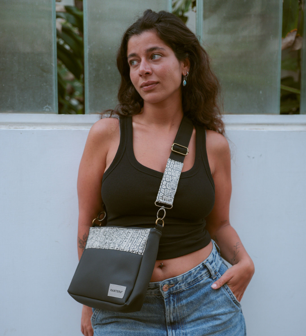 תיק צד SLIDE-הדפס תנין ושחור