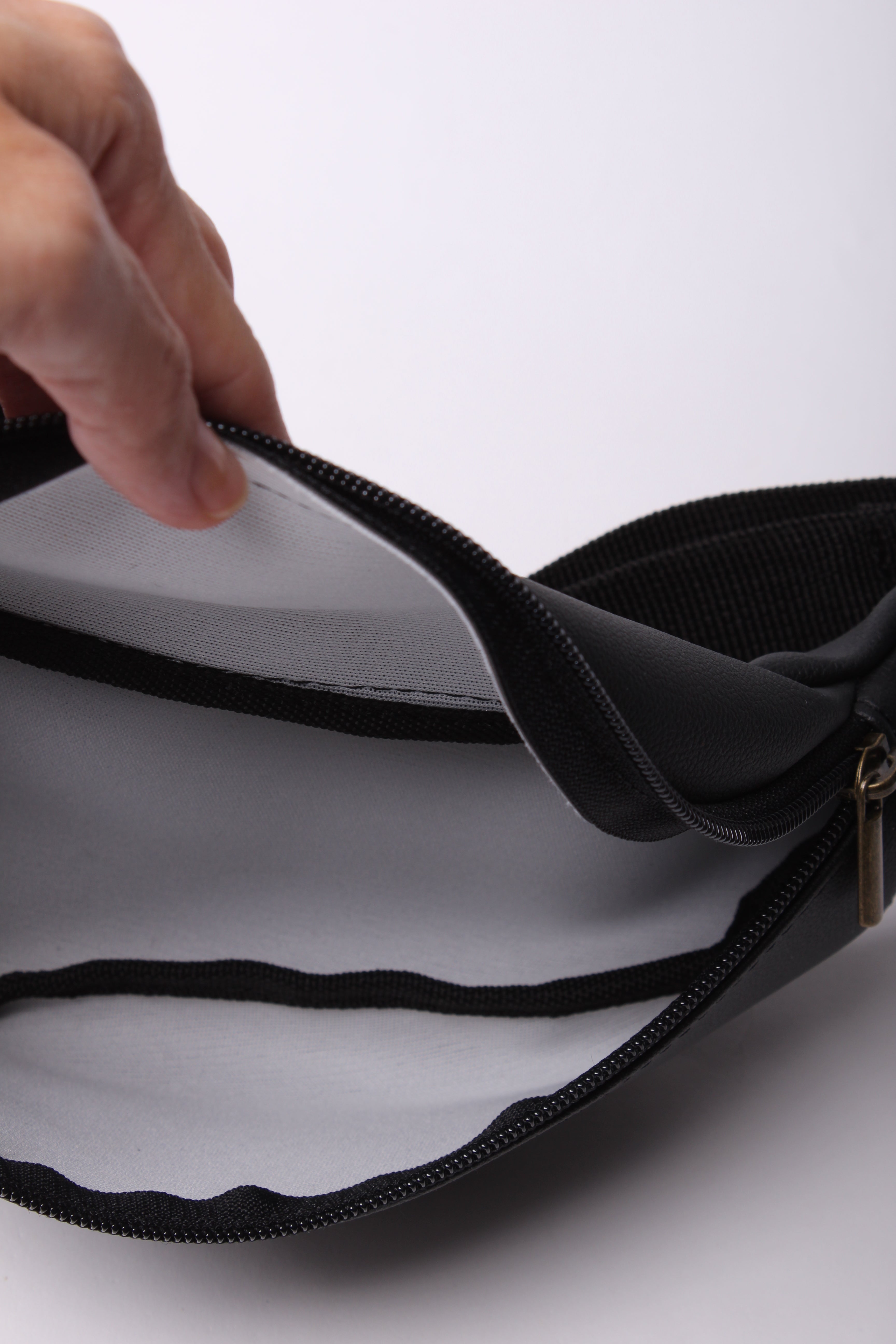 פאוץ׳ קלאסי תנין שחור ושחור