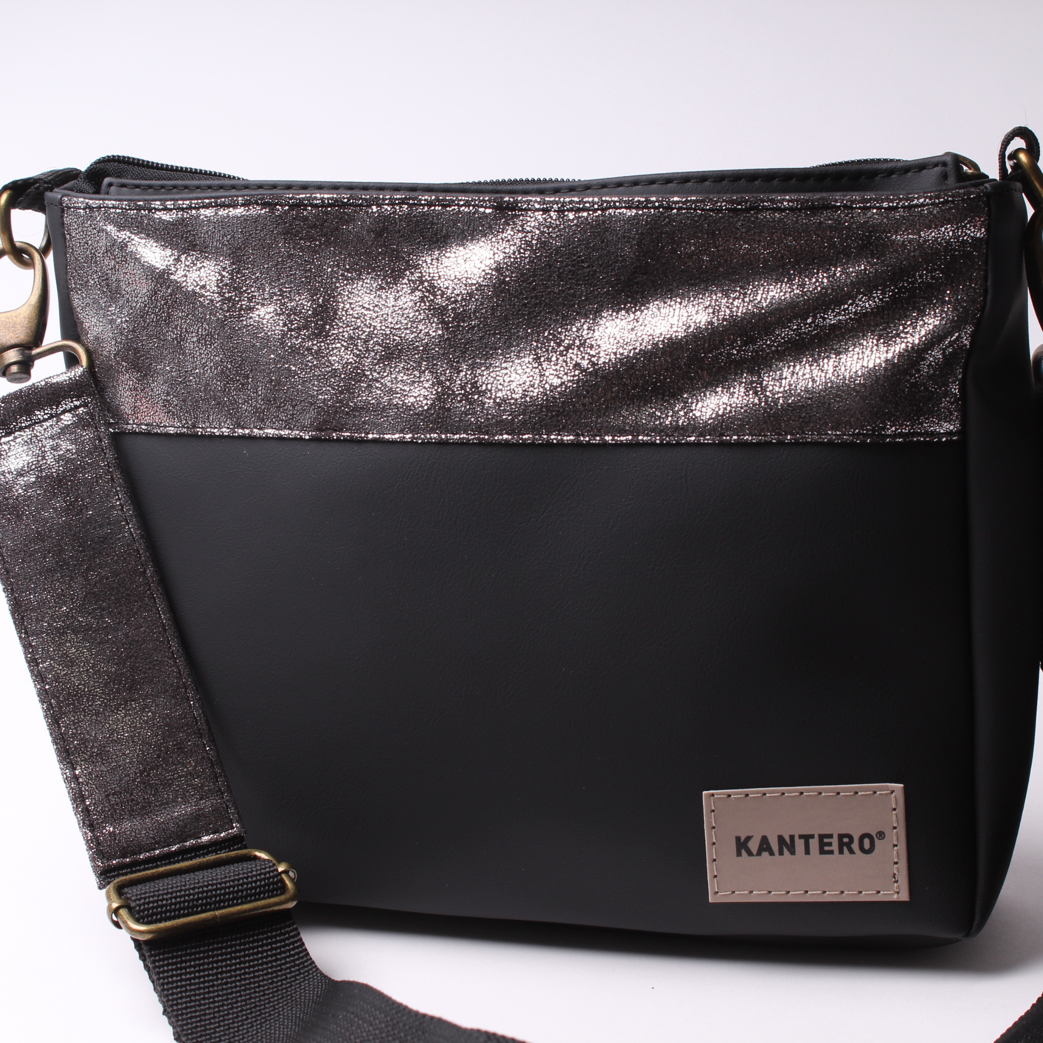 תיק צד SLIDE-כסוף משופשף ושחור