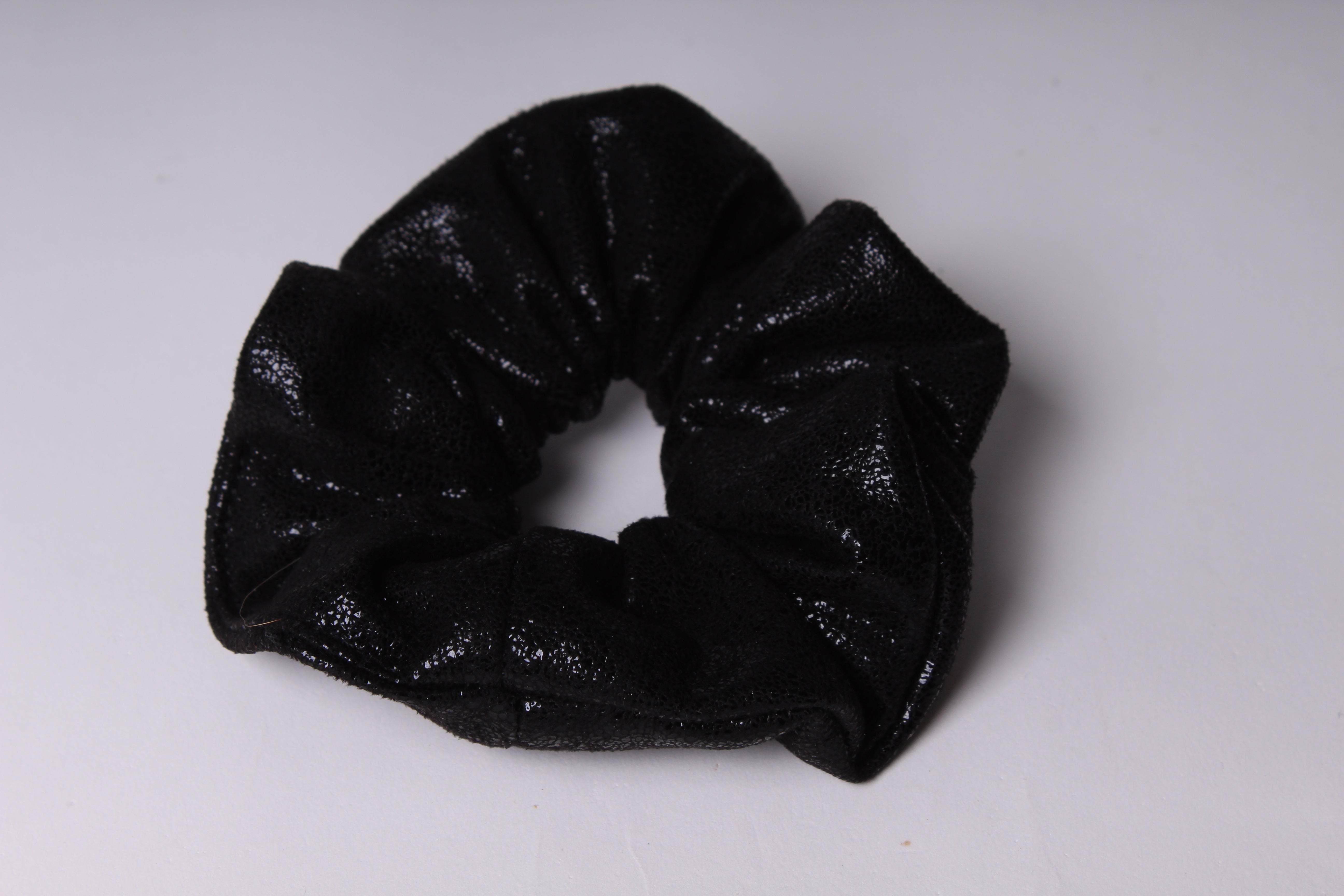 סקראנצ'י שחור נצנצים