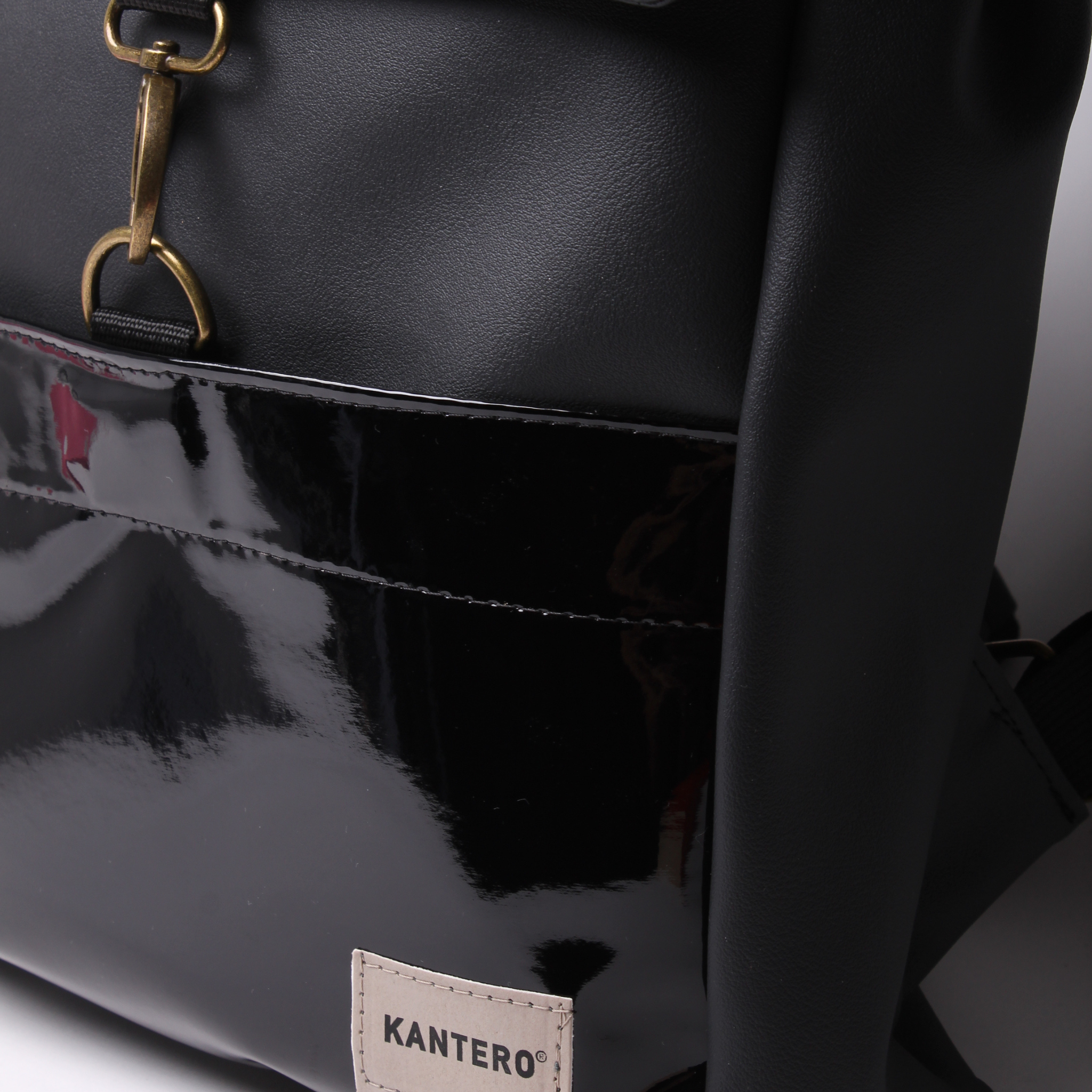 תיק גב אקספרט פלוס- שחור לקה ושחור