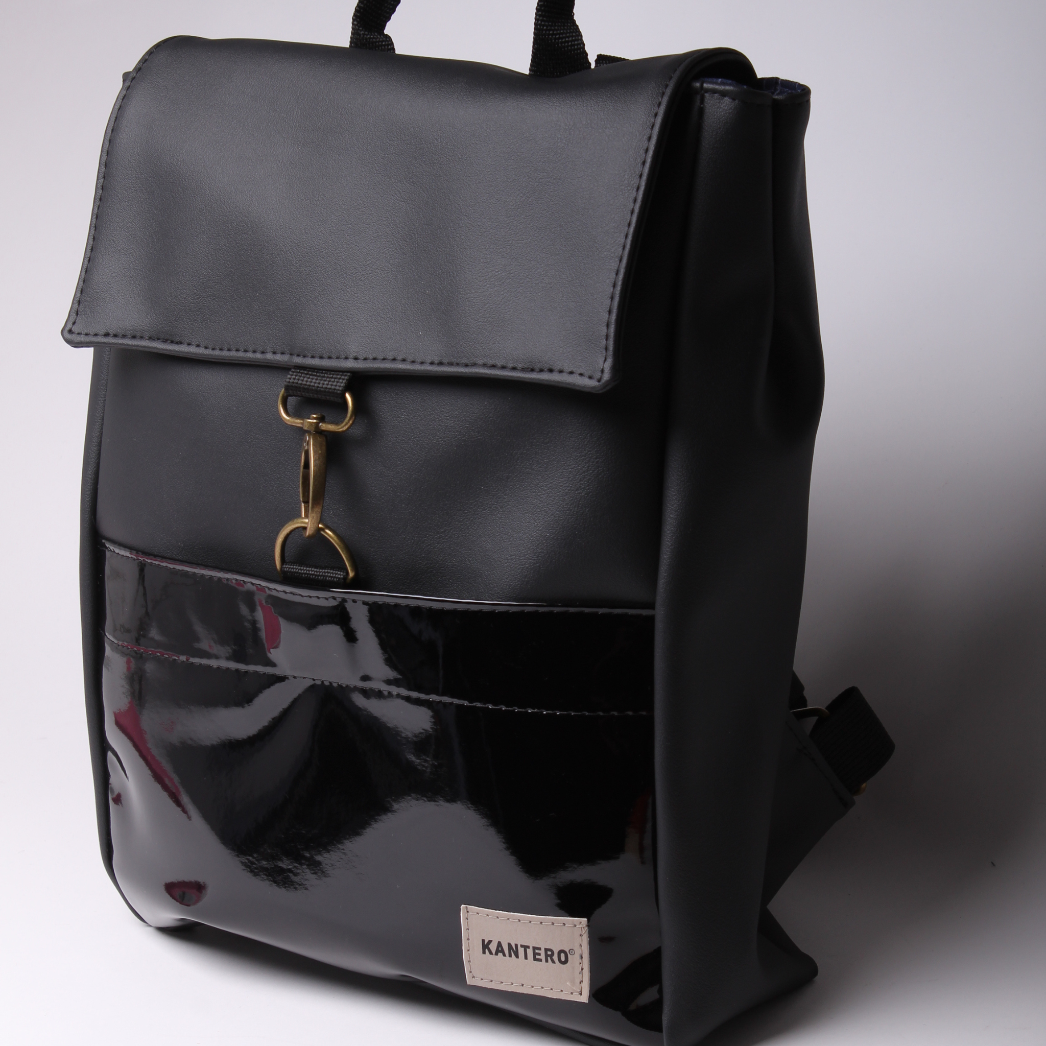 תיק גב אקספרט- שחור לקה ושחור