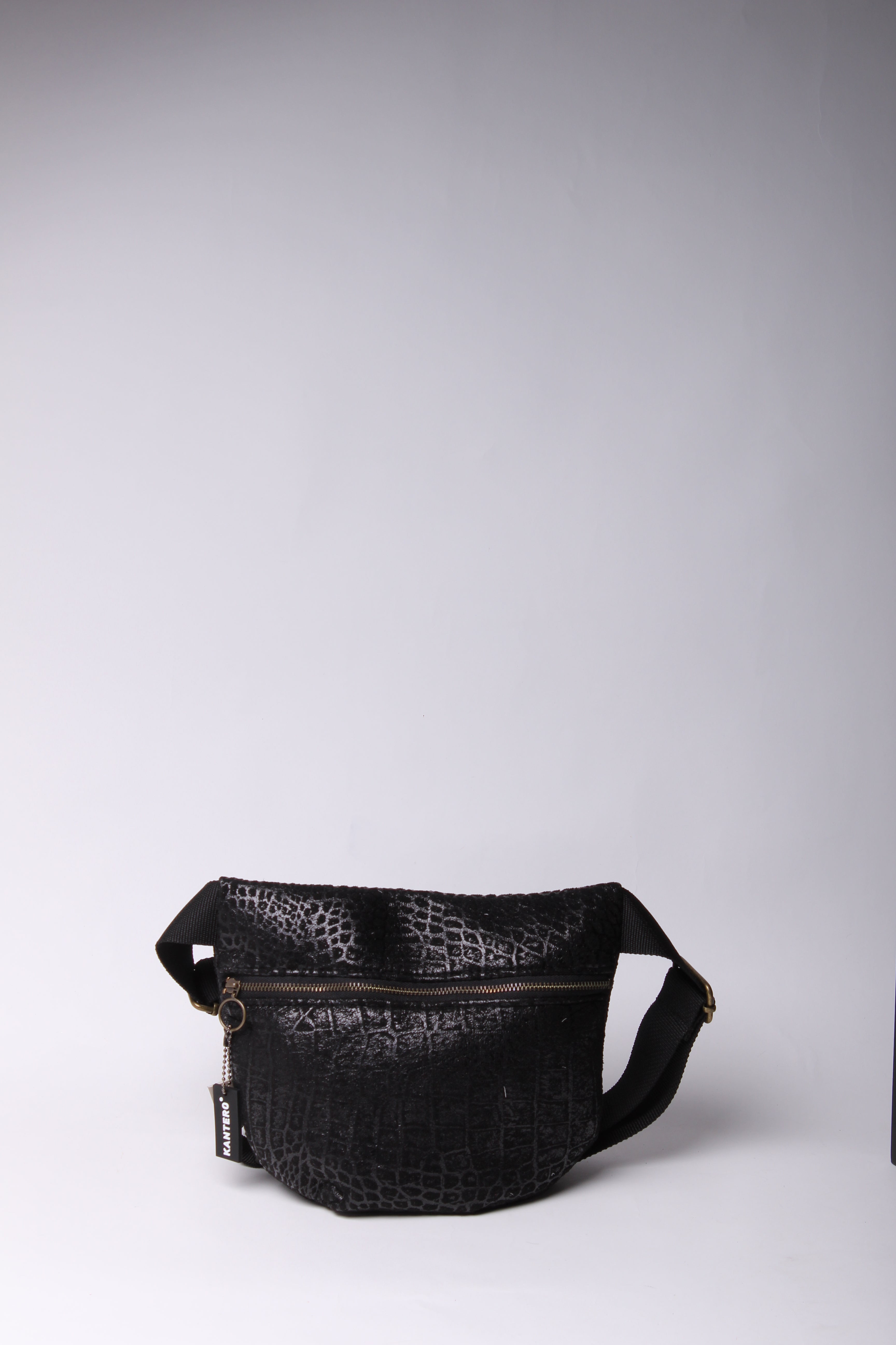 פאוץ מרובע תנין שחור