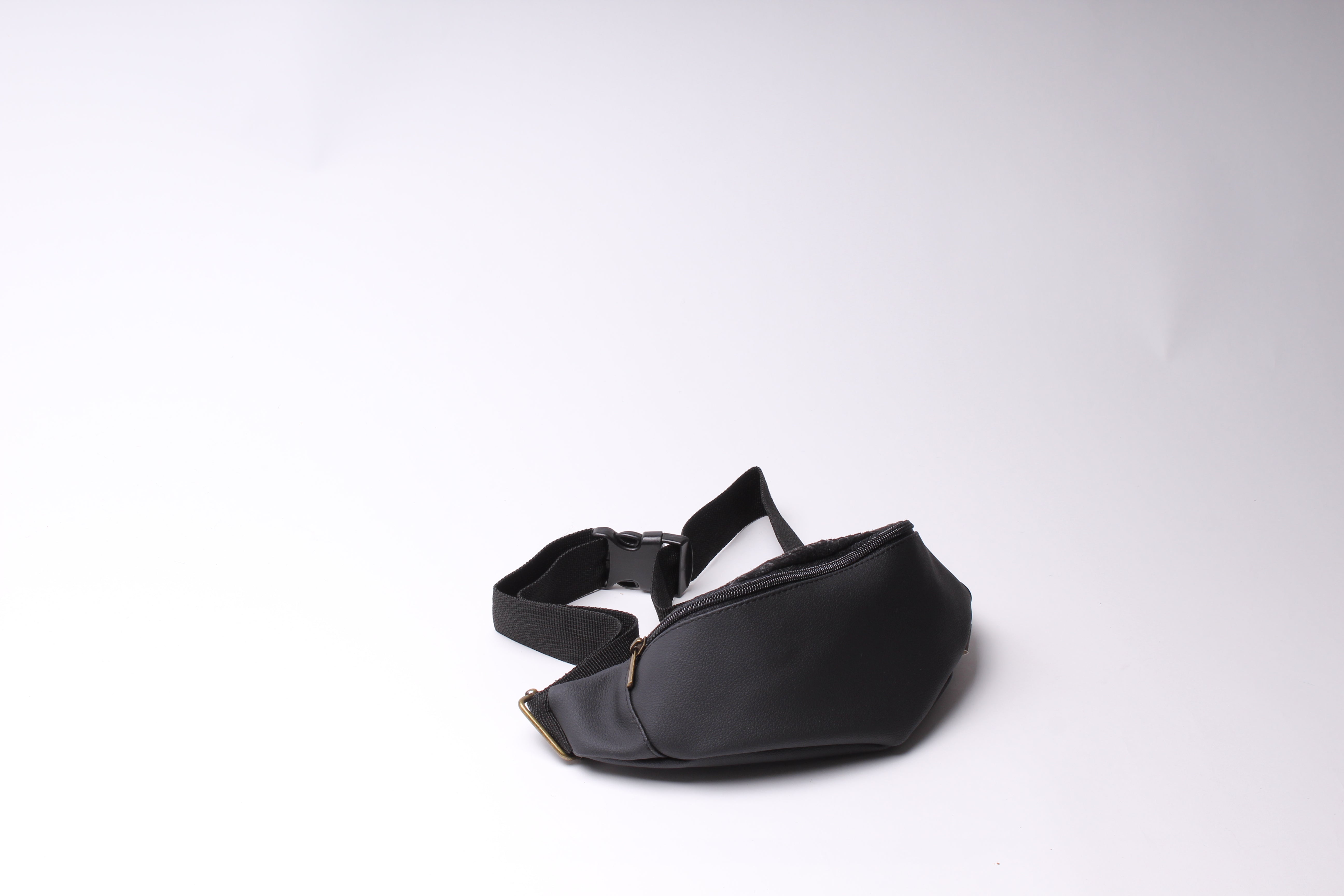 פאוץ׳ קלאסי תנין שחור ושחור