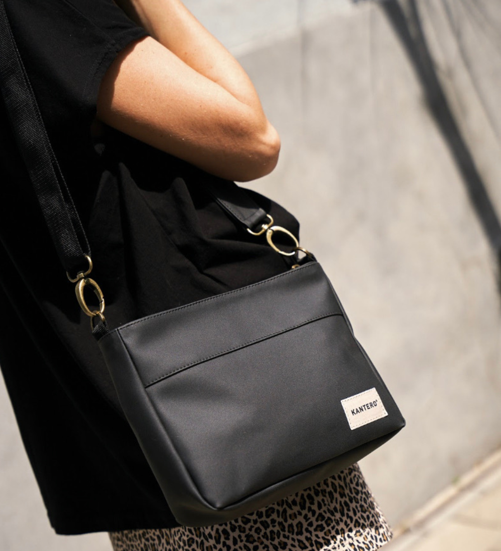 ⁨תיק צד SLIDE- שחור מט⁩