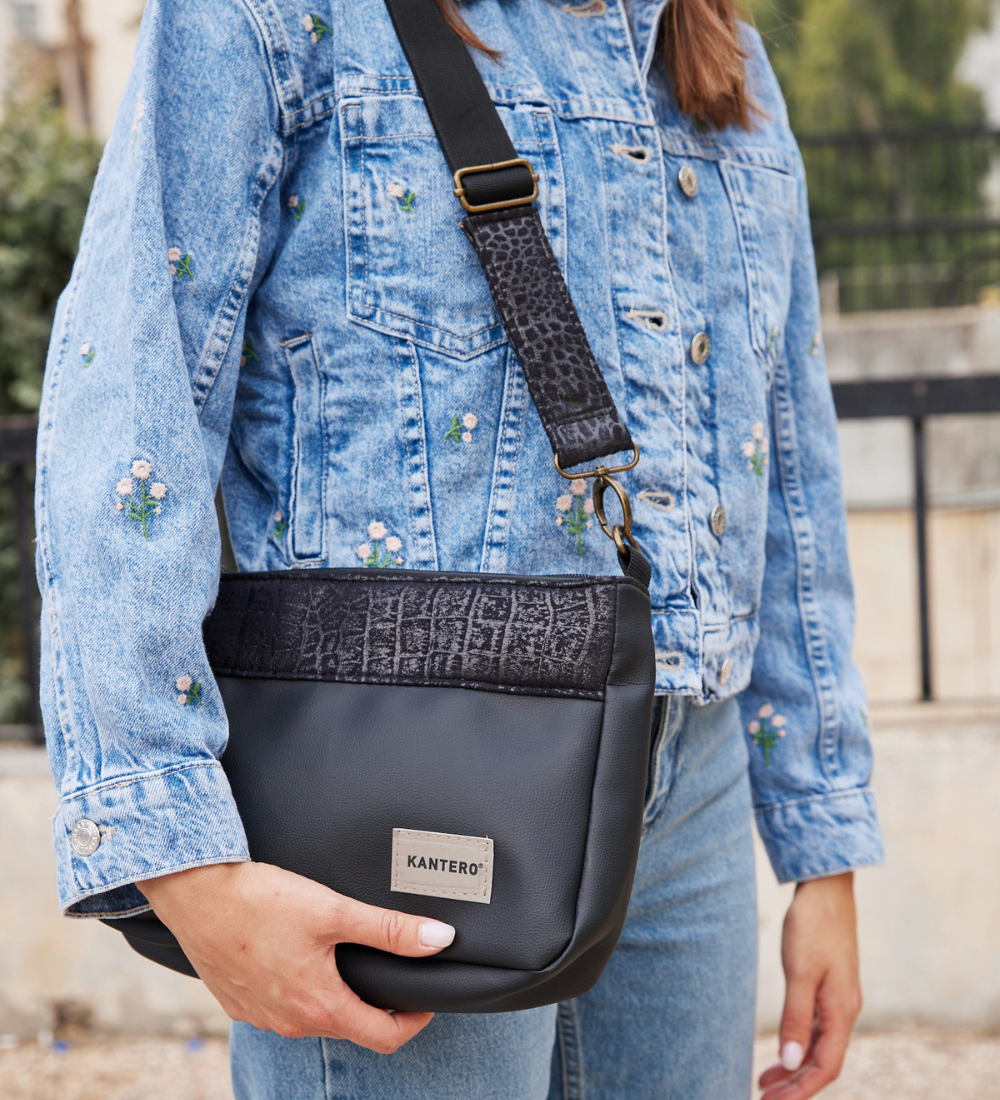 תיק צד SLIDE -הדפס תנין שחור ושחור