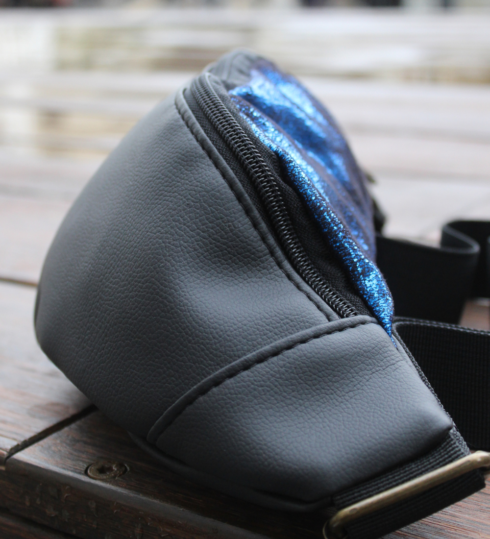 פאוץ׳ קלאסי כחול משופשף ושחור