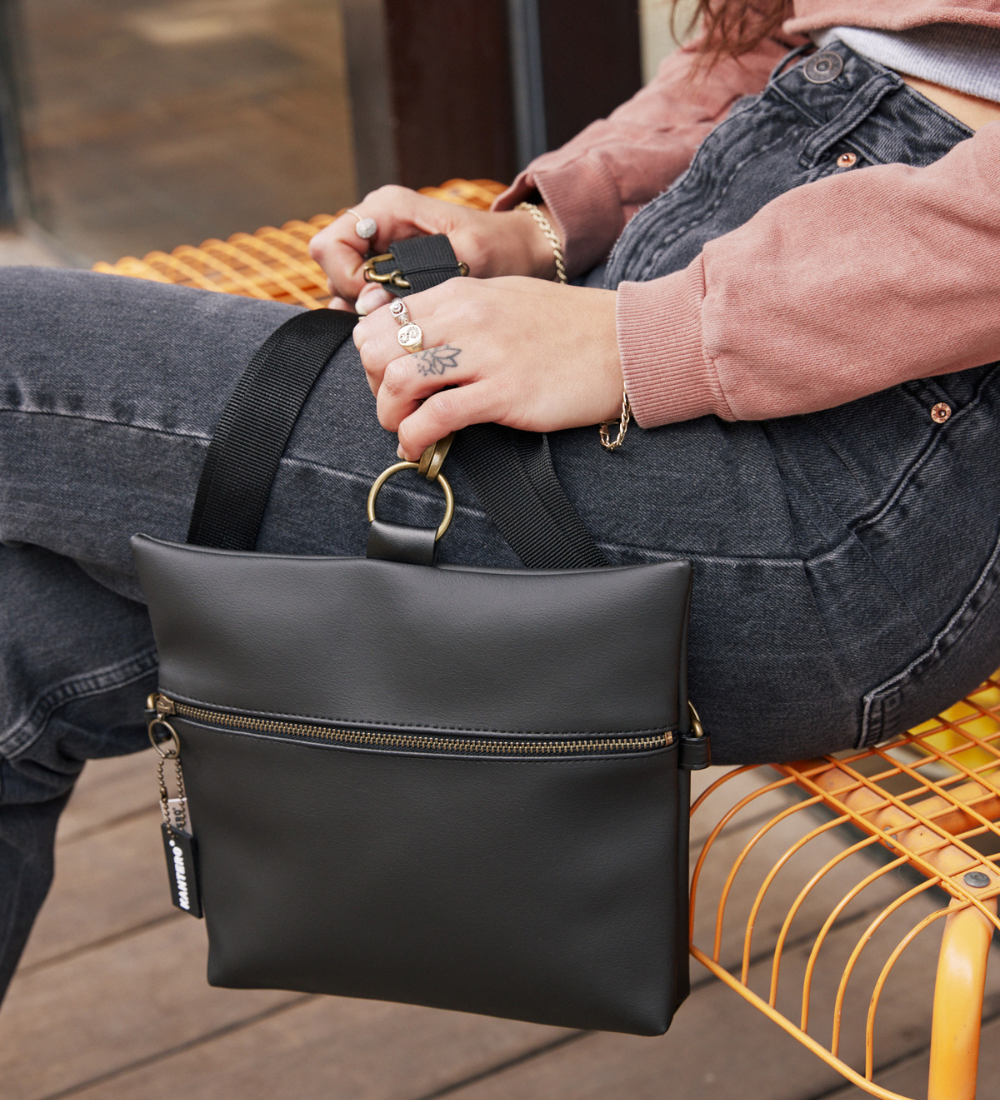 מיני 4 ב-1 שחור מט