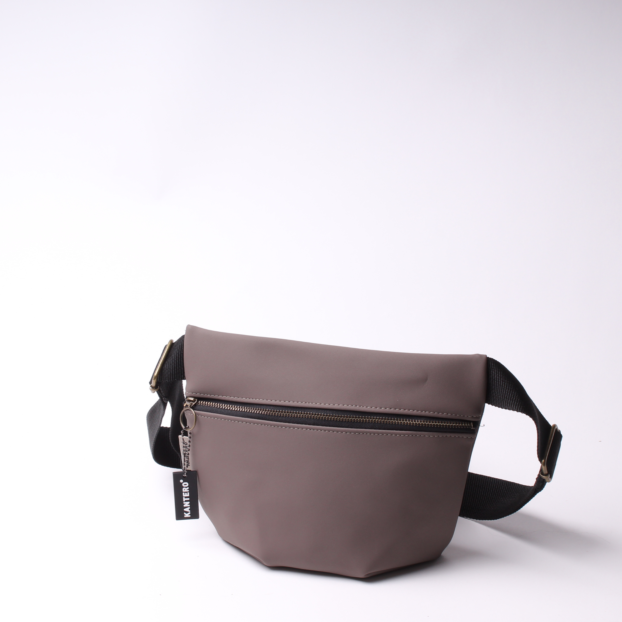 פאוץ' מרובע חום בהיר