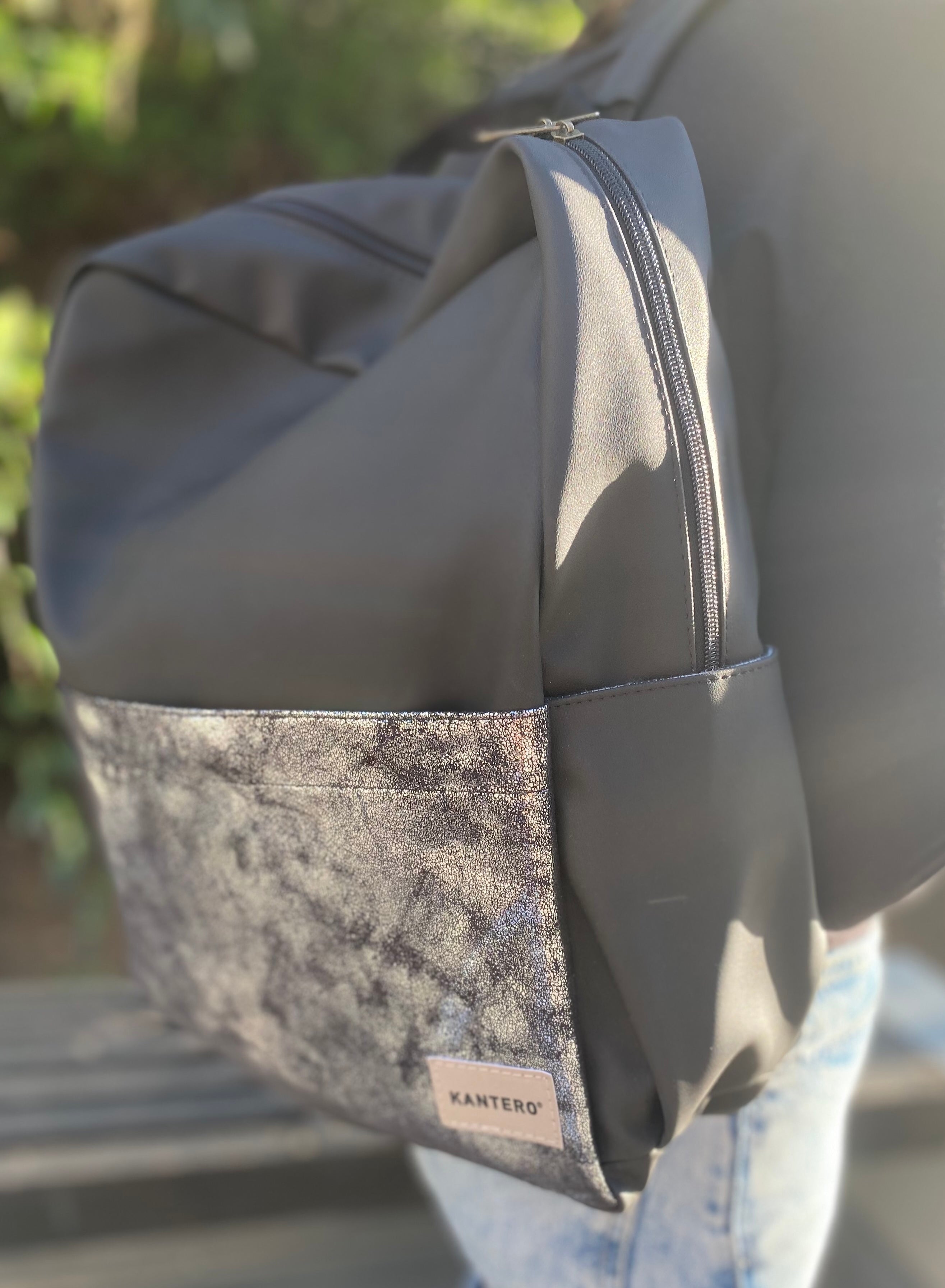 תיק גב וייז כסוף משופשף ושחור