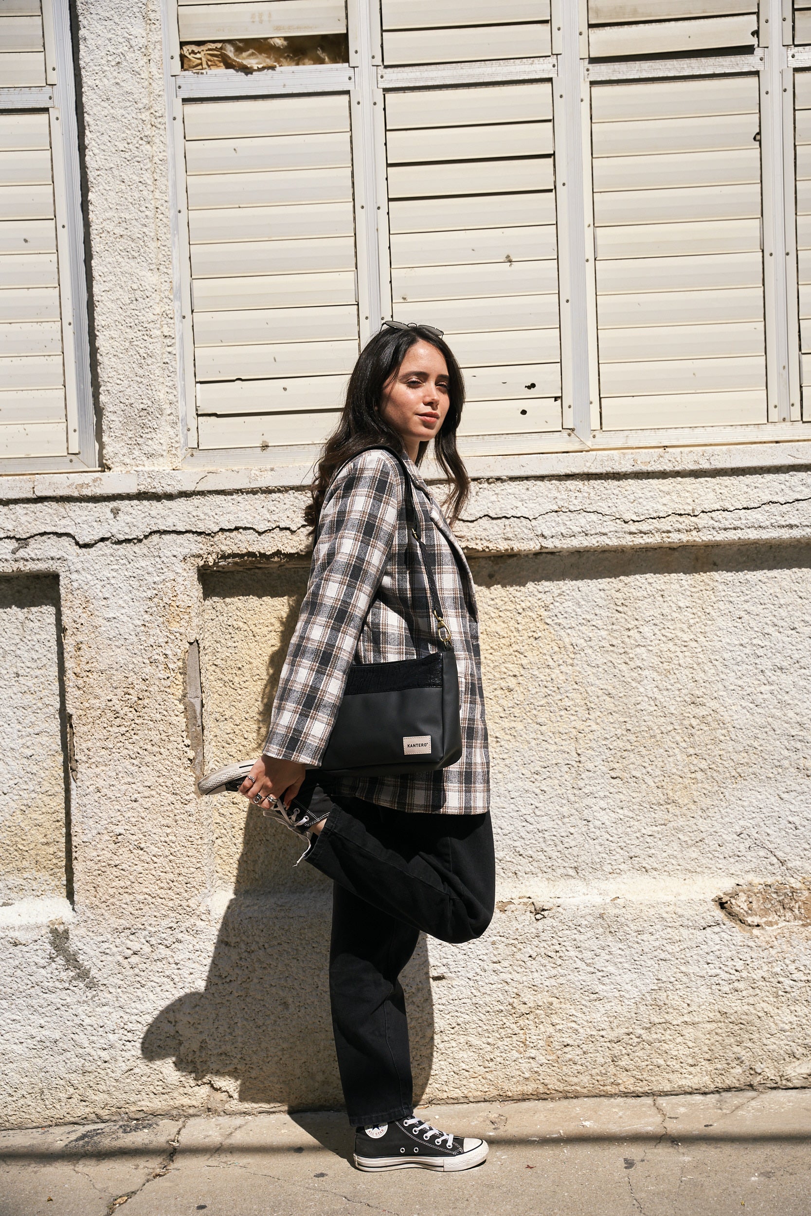 תיק צד SLIDE -הדפס תנין שחור ושחור